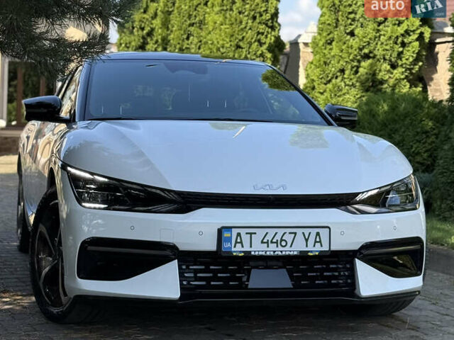 Белый Киа EV6, объемом двигателя 0 л и пробегом 61 тыс. км за 32000 $, фото 1 на Automoto.ua