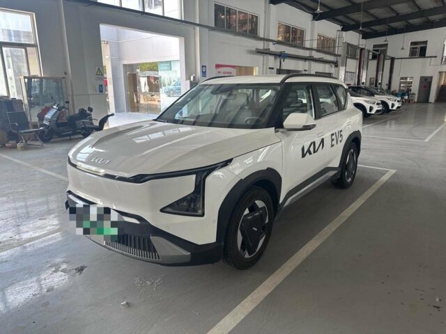 Белый Киа EV6, объемом двигателя 0 л и пробегом 9 тыс. км за 26100 $, фото 1 на Automoto.ua