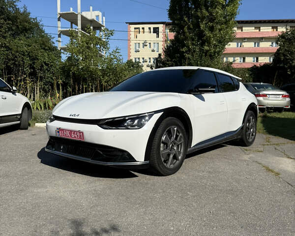 Белый Киа EV6, объемом двигателя 0 л и пробегом 86 тыс. км за 25500 $, фото 1 на Automoto.ua