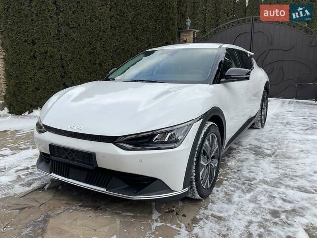 Белый Киа EV6, объемом двигателя 0 л и пробегом 46 тыс. км за 25499 $, фото 1 на Automoto.ua