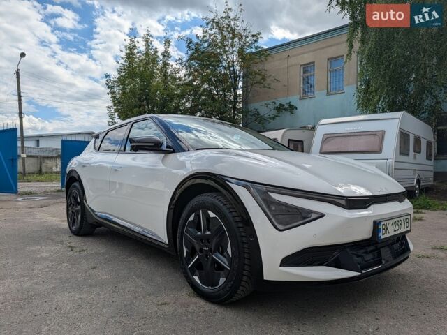 Белый Киа EV6, объемом двигателя 0 л и пробегом 8 тыс. км за 37000 $, фото 1 на Automoto.ua