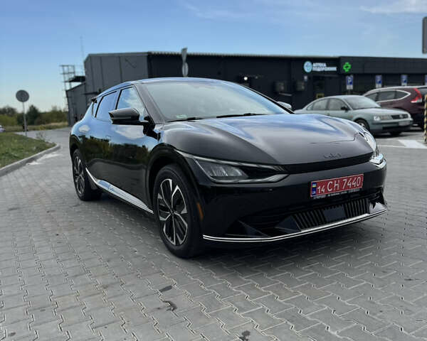 Черный Киа EV6, объемом двигателя 0 л и пробегом 61 тыс. км за 24500 $, фото 1 на Automoto.ua