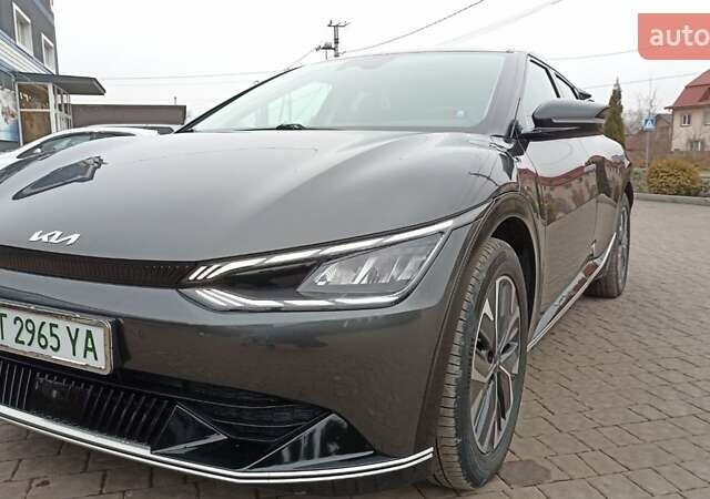 Серый Киа EV6, объемом двигателя 0 л и пробегом 67 тыс. км за 29800 $, фото 1 на Automoto.ua