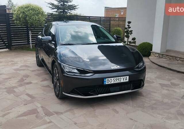 Серый Киа EV6, объемом двигателя 0 л и пробегом 68 тыс. км за 26150 $, фото 1 на Automoto.ua