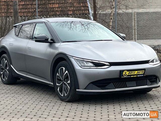Серый Киа EV6, объемом двигателя 58 л и пробегом 45 тыс. км за 26000 $, фото 1 на Automoto.ua