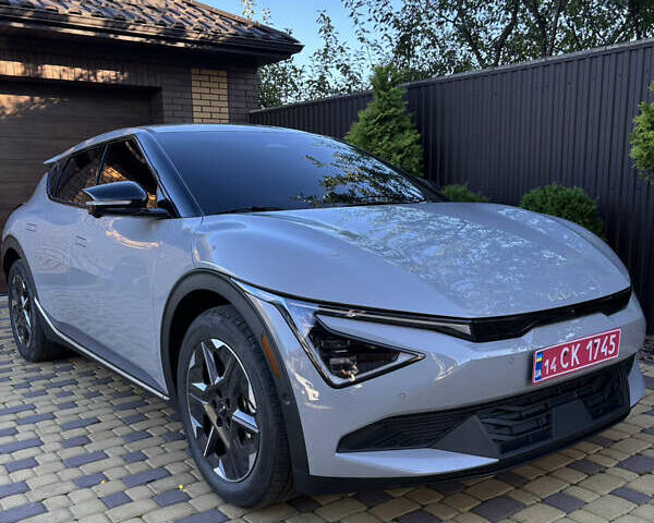 Серый Киа EV6, объемом двигателя 0 л и пробегом 3 тыс. км за 32999 $, фото 1 на Automoto.ua
