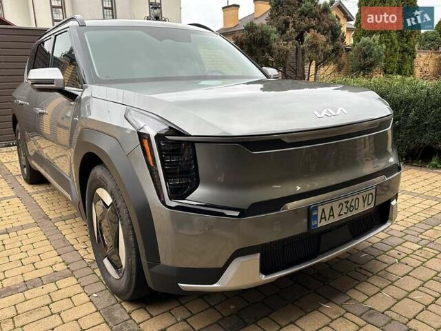 Серый Киа EV9, объемом двигателя 0 л и пробегом 16 тыс. км за 39800 $, фото 1 на Automoto.ua