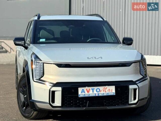 Серый Киа EV9, объемом двигателя 0 л и пробегом 8 тыс. км за 49500 $, фото 1 на Automoto.ua