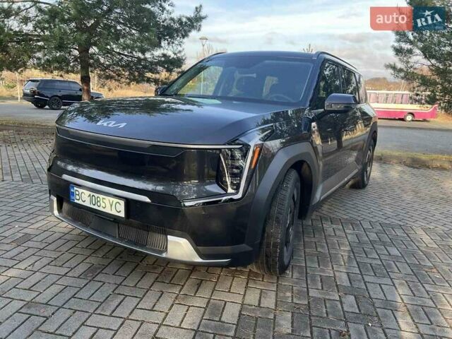 Серый Киа EV9, объемом двигателя 0 л и пробегом 30 тыс. км за 41985 $, фото 1 на Automoto.ua