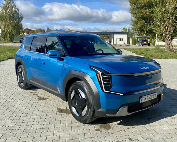 Синий Киа EV9, объемом двигателя 0 л и пробегом 32 тыс. км за 43500 $, фото 1 на Automoto.ua