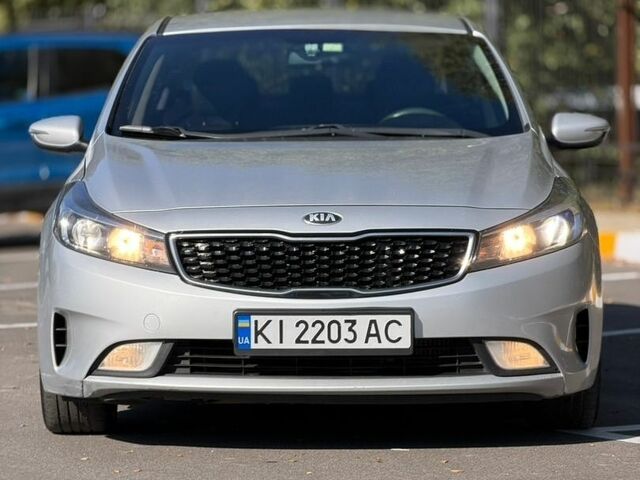 Серый Киа K3, объемом двигателя 1.58 л и пробегом 204 тыс. км за 13000 $, фото 1 на Automoto.ua