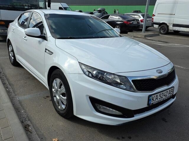Белый Киа K5, объемом двигателя 2 л и пробегом 255 тыс. км за 7800 $, фото 1 на Automoto.ua