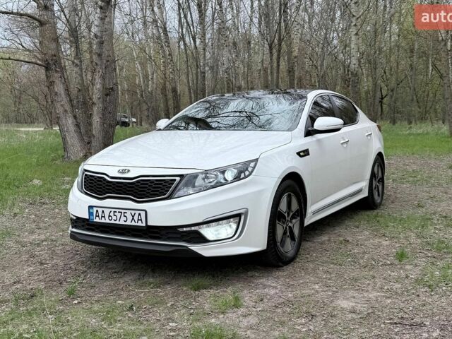 Белый Киа K5, объемом двигателя 2 л и пробегом 322 тыс. км за 9780 $, фото 1 на Automoto.ua