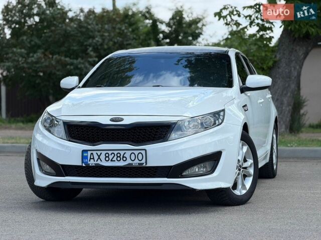 Білий Кіа K5, об'ємом двигуна 2 л та пробігом 325 тис. км за 8300 $, фото 1 на Automoto.ua
