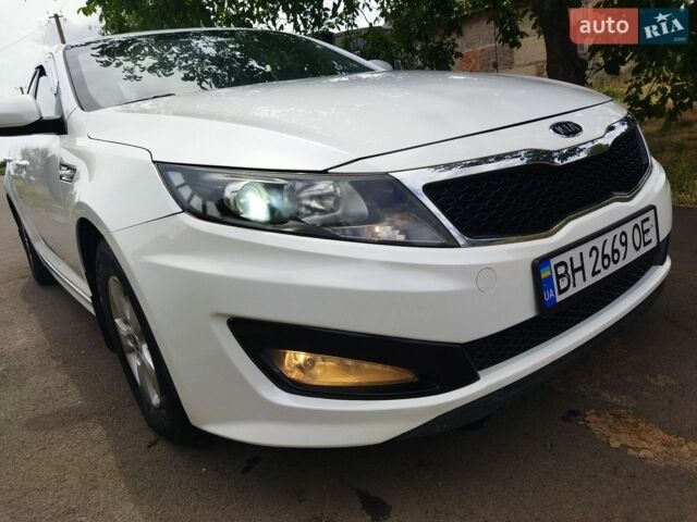 Білий Кіа K5, об'ємом двигуна 2 л та пробігом 172 тис. км за 7200 $, фото 1 на Automoto.ua