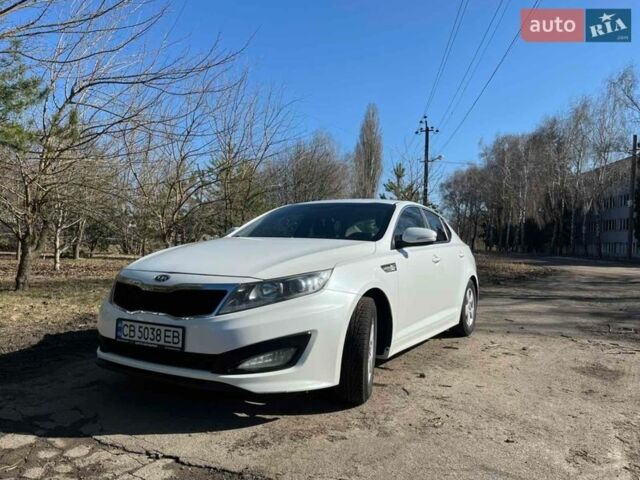 Белый Киа K5, объемом двигателя 2 л и пробегом 200 тыс. км за 7000 $, фото 1 на Automoto.ua