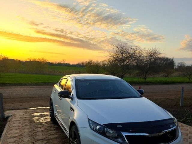 Белый Киа K5, объемом двигателя 2 л и пробегом 129 тыс. км за 15000 $, фото 1 на Automoto.ua