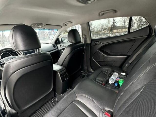 Белый Киа K5, объемом двигателя 2 л и пробегом 322 тыс. км за 8300 $, фото 1 на Automoto.ua