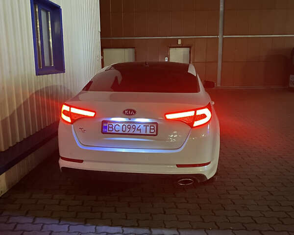 Белый Киа K5, объемом двигателя 2 л и пробегом 330 тыс. км за 9500 $, фото 1 на Automoto.ua