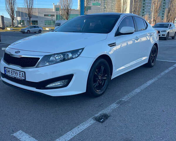 Білий Кіа K5, об'ємом двигуна 2 л та пробігом 260 тис. км за 9800 $, фото 1 на Automoto.ua