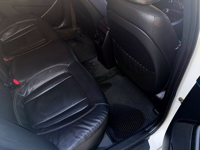 Білий Кіа K5, об'ємом двигуна 2 л та пробігом 28800 тис. км за 9000 $, фото 1 на Automoto.ua