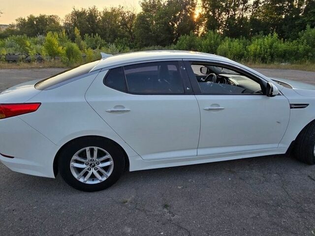Белый Киа K5, объемом двигателя 2 л и пробегом 305 тыс. км за 6800 $, фото 1 на Automoto.ua
