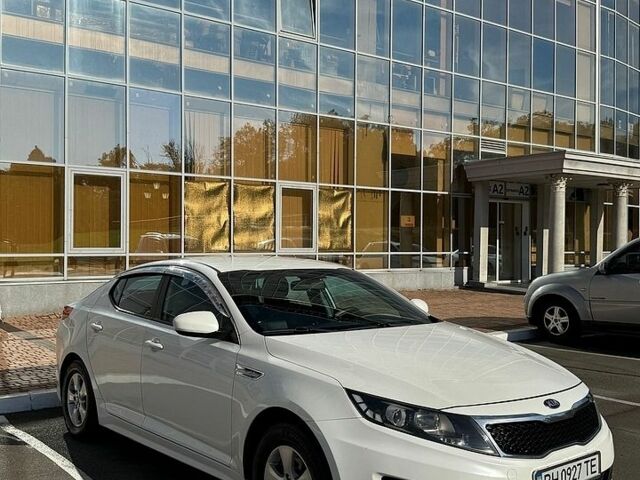 Білий Кіа K5, об'ємом двигуна 2 л та пробігом 103 тис. км за 8550 $, фото 1 на Automoto.ua