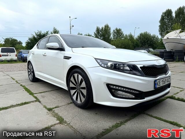 Белый Киа K5, объемом двигателя 2 л и пробегом 222 тыс. км за 10500 $, фото 1 на Automoto.ua