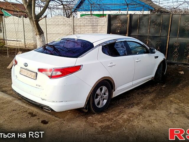 Белый Киа K5, объемом двигателя 20 л и пробегом 430 тыс. км за 8000 $, фото 1 на Automoto.ua