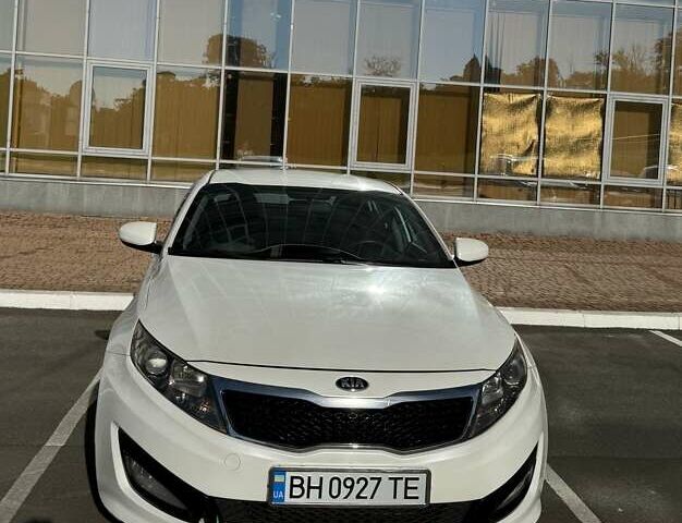 Белый Киа K5, объемом двигателя 2 л и пробегом 101 тыс. км за 8650 $, фото 1 на Automoto.ua