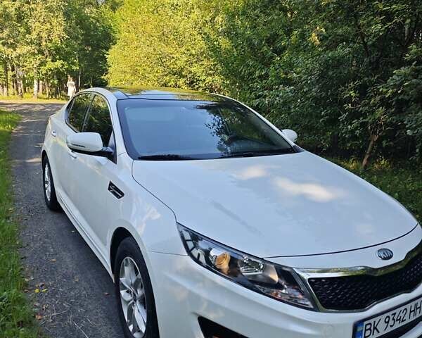 Белый Киа K5, объемом двигателя 2 л и пробегом 240 тыс. км за 9990 $, фото 1 на Automoto.ua