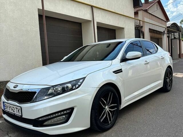 Білий Кіа K5, об'ємом двигуна 2 л та пробігом 244 тис. км за 10800 $, фото 1 на Automoto.ua