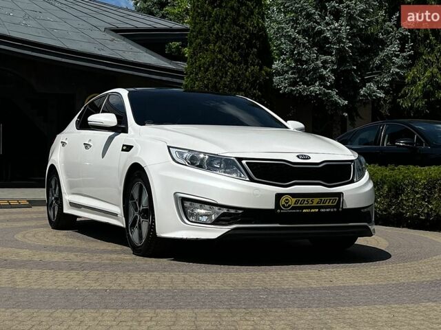 Белый Киа K5, объемом двигателя 2 л и пробегом 235 тыс. км за 12100 $, фото 1 на Automoto.ua