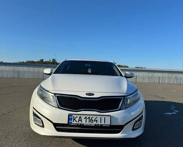 Белый Киа K5, объемом двигателя 2 л и пробегом 225 тыс. км за 10000 $, фото 1 на Automoto.ua