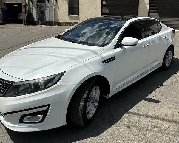 Белый Киа K5, объемом двигателя 2 л и пробегом 255 тыс. км за 10500 $, фото 1 на Automoto.ua