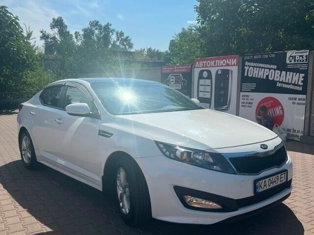 Белый Киа K5, объемом двигателя 2 л и пробегом 302 тыс. км за 8250 $, фото 1 на Automoto.ua