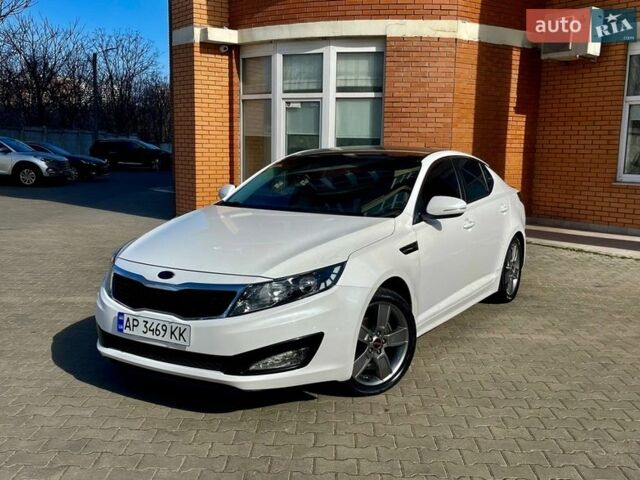 Белый Киа K5, объемом двигателя 2 л и пробегом 260 тыс. км за 9499 $, фото 1 на Automoto.ua