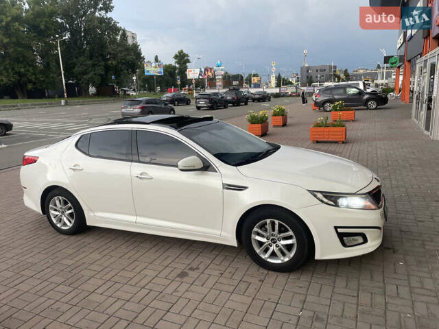 Белый Киа K5, объемом двигателя 2 л и пробегом 239 тыс. км за 10400 $, фото 1 на Automoto.ua