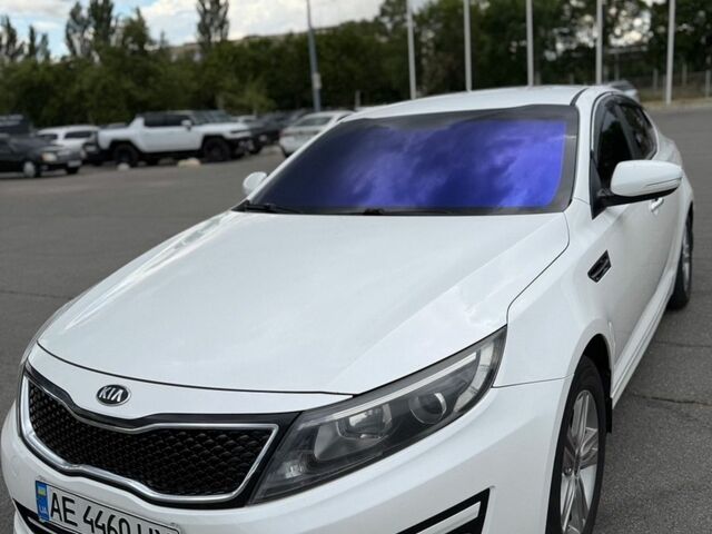 Білий Кіа K5, об'ємом двигуна 2 л та пробігом 235 тис. км за 9999 $, фото 1 на Automoto.ua