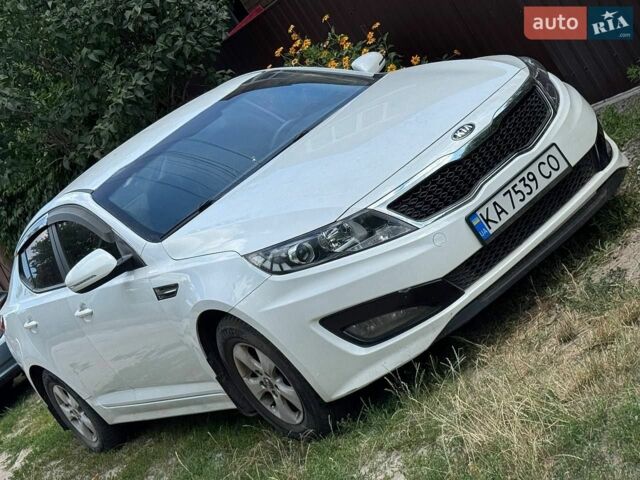 Белый Киа K5, объемом двигателя 2 л и пробегом 174 тыс. км за 7000 $, фото 1 на Automoto.ua