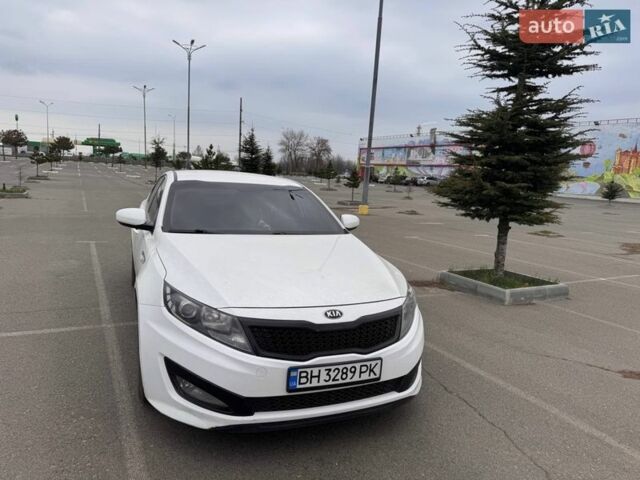 Білий Кіа K5, об'ємом двигуна 2 л та пробігом 180 тис. км за 9200 $, фото 1 на Automoto.ua