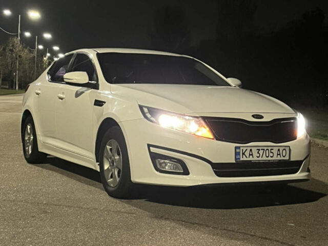 Белый Киа K5, объемом двигателя 2 л и пробегом 170 тыс. км за 8000 $, фото 1 на Automoto.ua