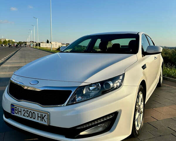 Белый Киа K5, объемом двигателя 2 л и пробегом 185 тыс. км за 11000 $, фото 1 на Automoto.ua