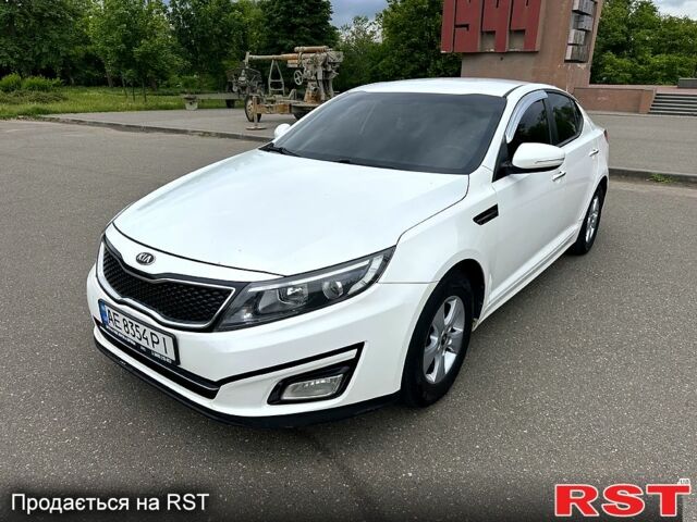 Белый Киа K5, объемом двигателя 2 л и пробегом 140 тыс. км за 7950 $, фото 1 на Automoto.ua