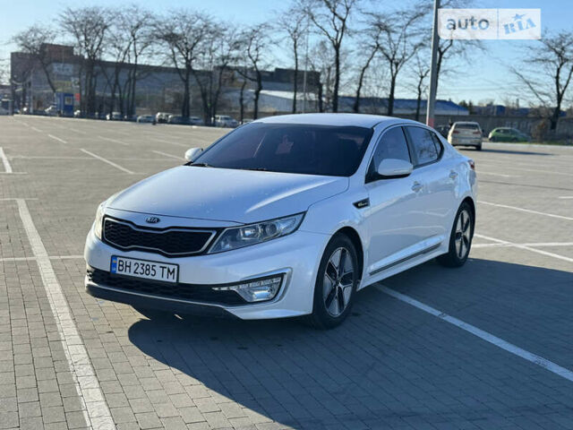 Білий Кіа K5, об'ємом двигуна 2 л та пробігом 205 тис. км за 12200 $, фото 1 на Automoto.ua