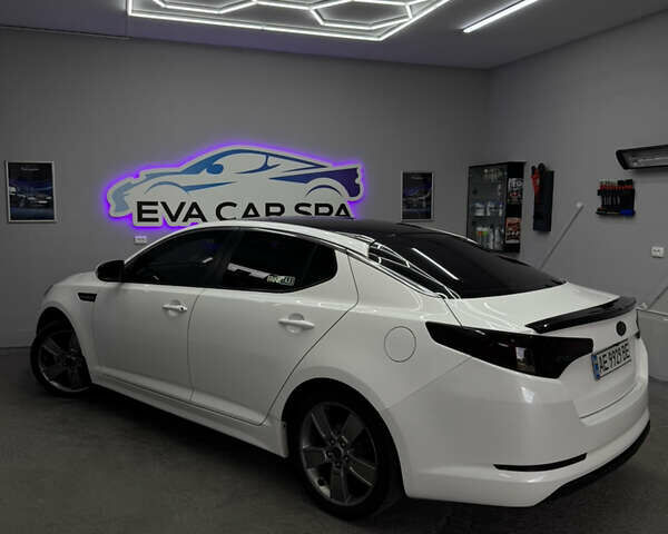 Білий Кіа K5, об'ємом двигуна 2 л та пробігом 260 тис. км за 8499 $, фото 1 на Automoto.ua