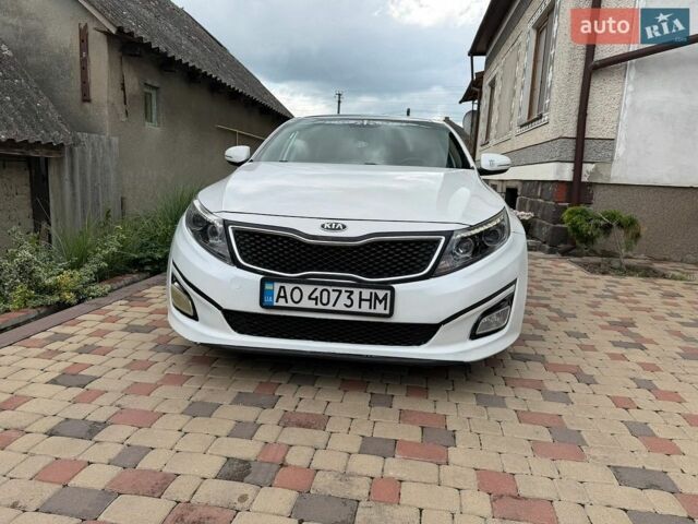 Белый Киа K5, объемом двигателя 2.4 л и пробегом 190 тыс. км за 8500 $, фото 1 на Automoto.ua