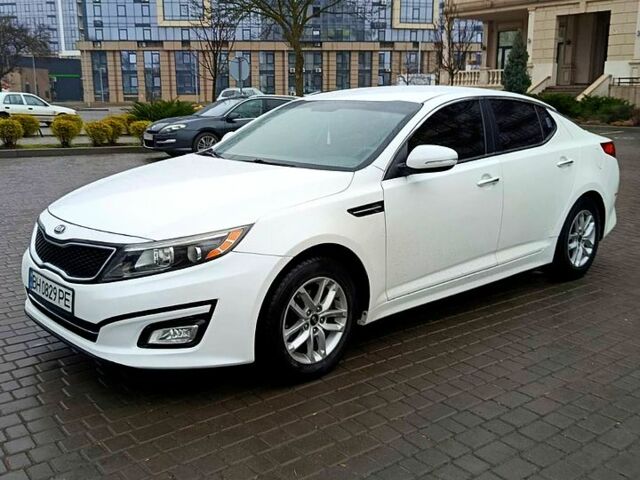 Белый Киа K5, объемом двигателя 2 л и пробегом 224 тыс. км за 9500 $, фото 1 на Automoto.ua