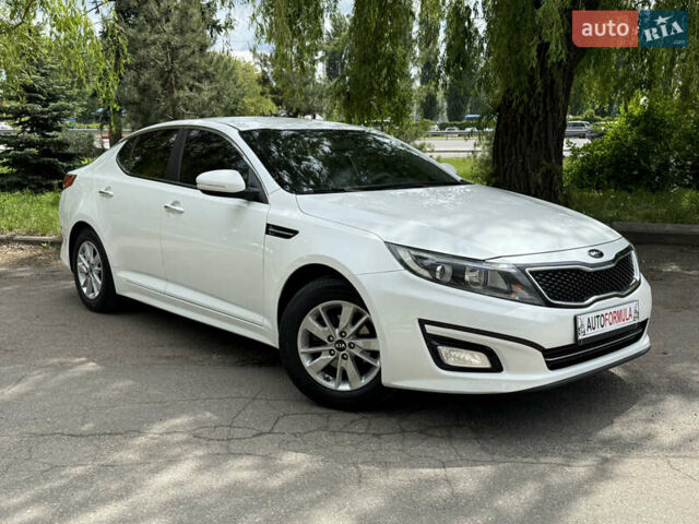 Белый Киа K5, объемом двигателя 2 л и пробегом 226 тыс. км за 10490 $, фото 1 на Automoto.ua