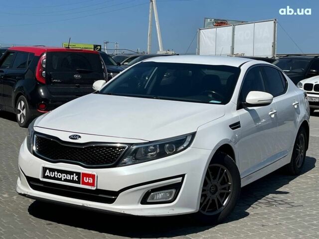 Белый Киа K5, объемом двигателя 2 л и пробегом 246 тыс. км за 10240 $, фото 1 на Automoto.ua